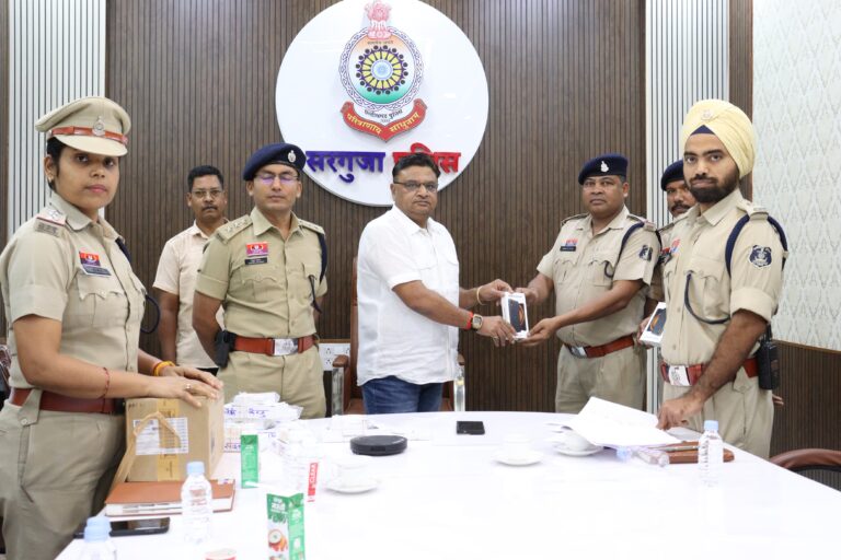 सिंघमों के हाथ में आया डिजिटल हथियार! सरगुजा पुलिस हुई ‘स्मार्ट’, पढ़िए ‘आज की सुर्खियां’ के उप-संपादक वैभव शर्मा की यह धमाकेदार खबर!…………..
